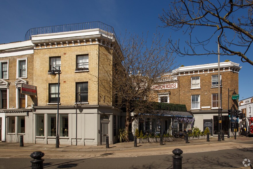 7-9 Battersea Sq, Londres à louer - Photo de l’immeuble – Image 2 sur 3