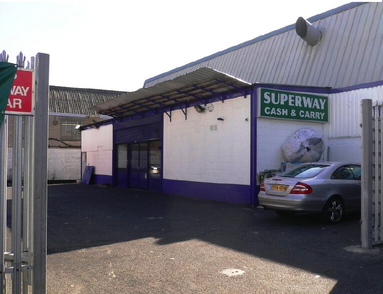 22 Bull Ln, Londres à louer - Photo de l’immeuble – Image 3 sur 4