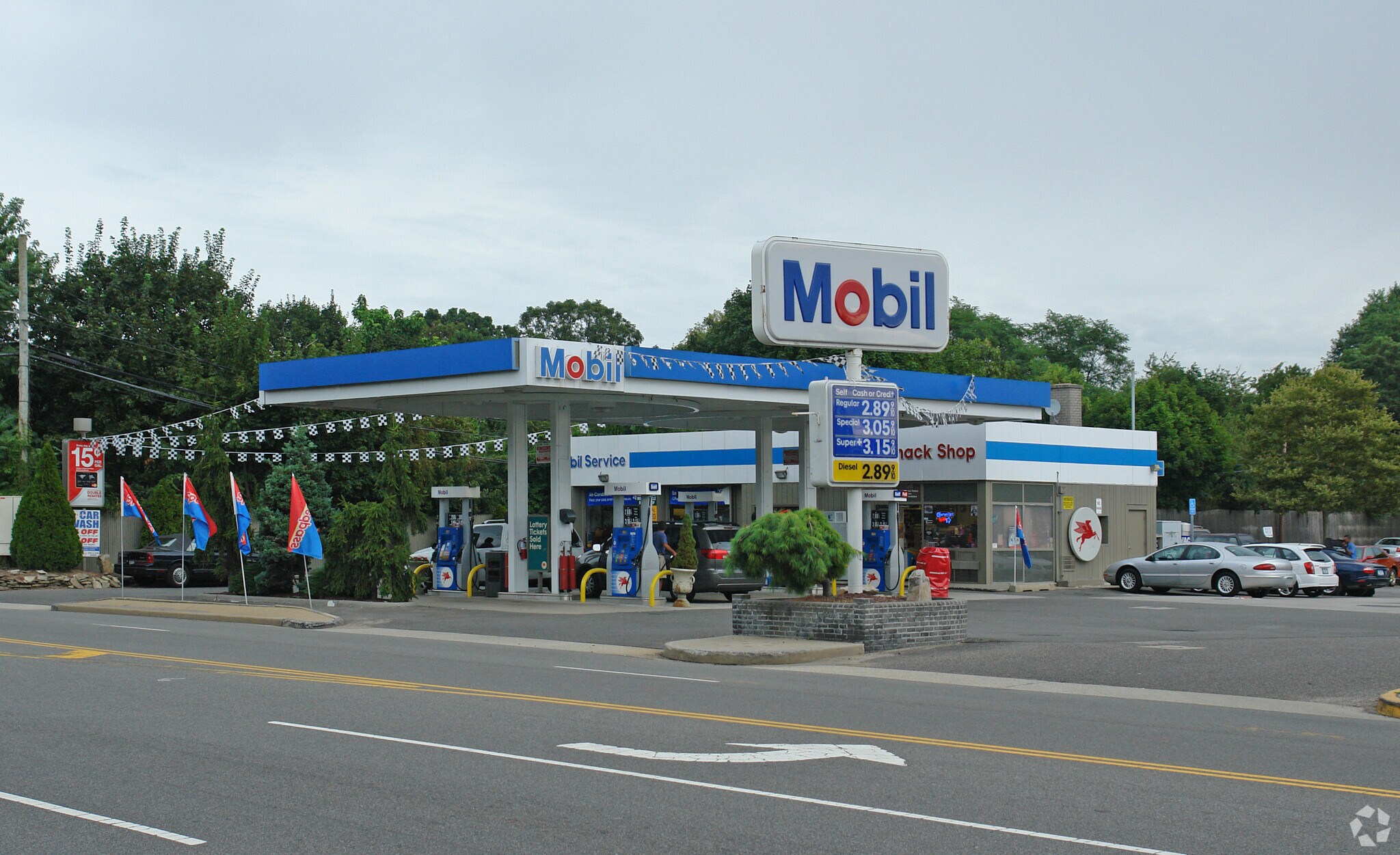 950 Carmans Rd, Massapequa Park, NY à louer Photo principale– Image 1 sur 4