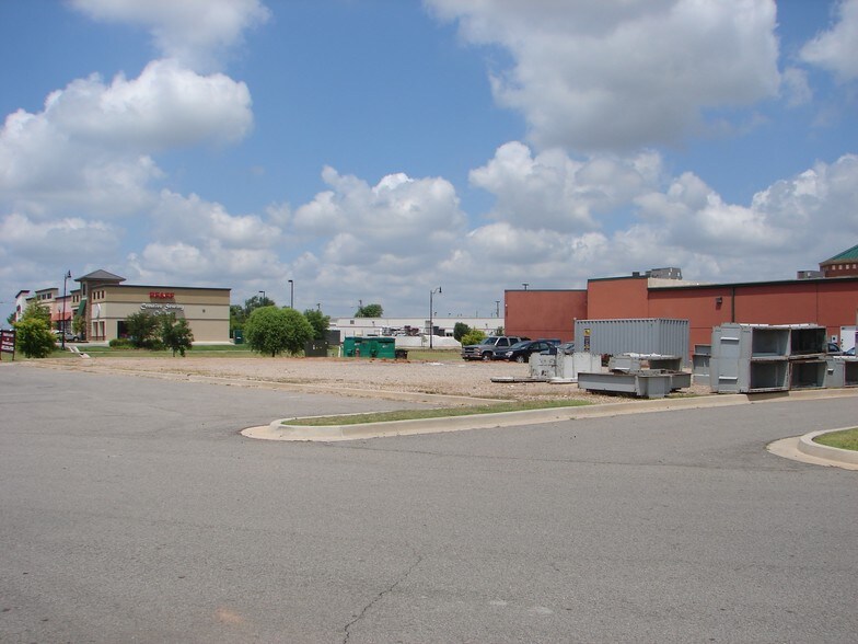 2109-2139 Riverwalk Dr, Moore, OK à louer - Photo de l’immeuble – Image 3 sur 4