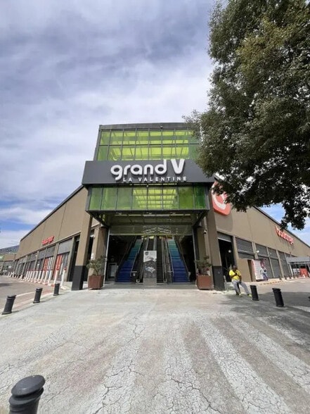 Local commercial dans Marseille à louer - Photo principale – Image 1 sur 3