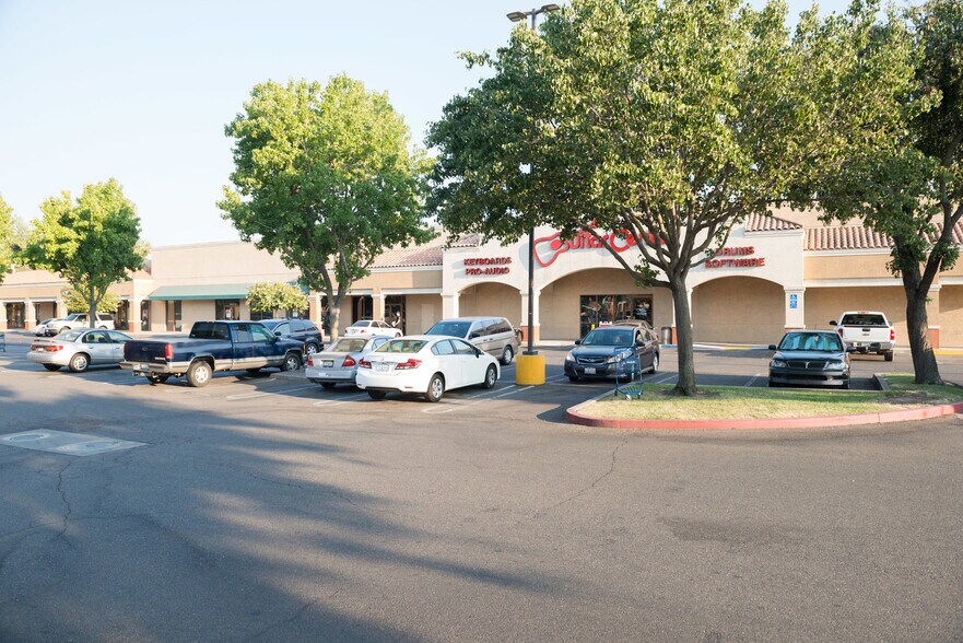 3440 Mchenry Ave, Modesto, CA à louer - Photo de l’immeuble – Image 3 sur 10