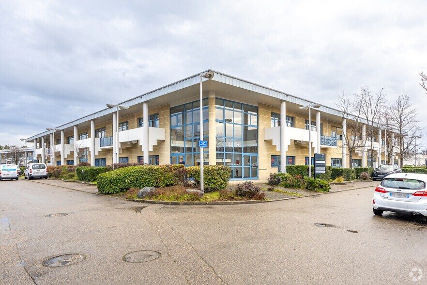 7-13 Allée Des Allee des Tulipiers, Bron à vendre - Photo de l’immeuble – Image 2 sur 2
