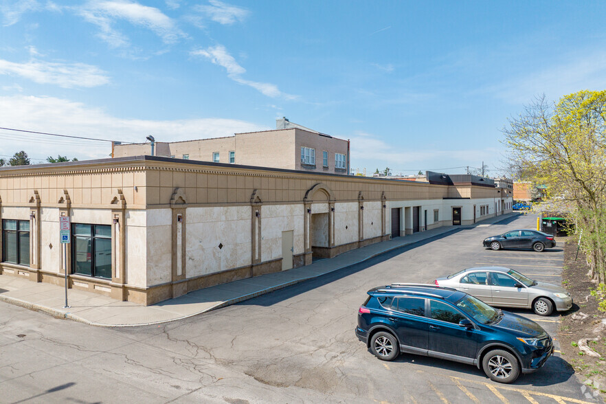 2449-2459 James St, Syracuse, NY à louer - Photo de l’immeuble – Image 2 sur 5