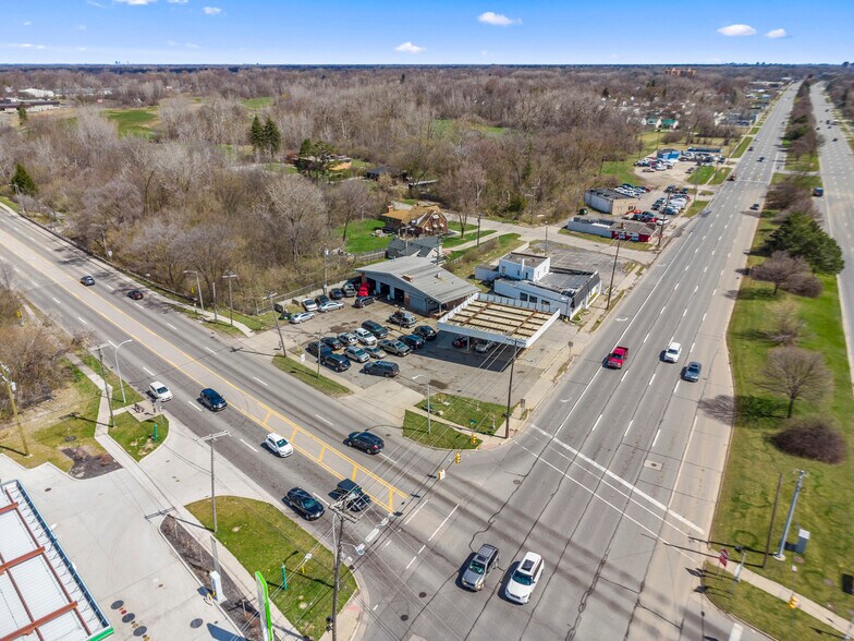 2617 Middlebelt Rd, Inkster, MI à louer - Photo de l’immeuble – Image 3 sur 27