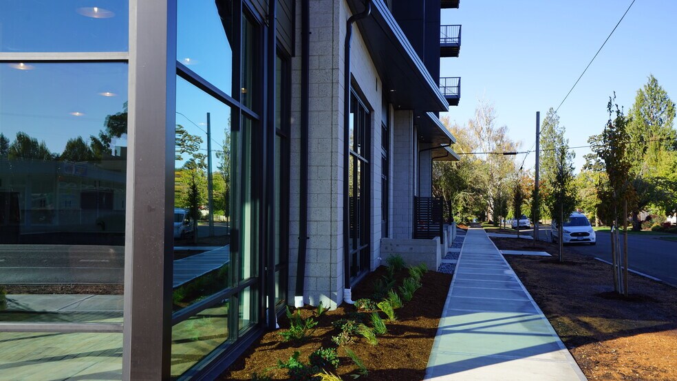 120 Bush St S, Salem, OR à louer - Photo de l’immeuble – Image 2 sur 30