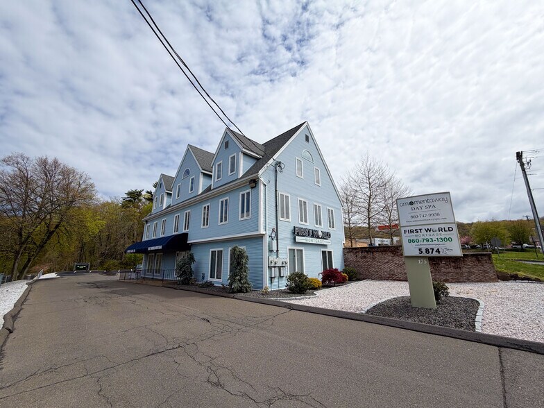 175 New Britain Ave, Plainville, CT à louer - Photo de l’immeuble – Image 1 sur 14