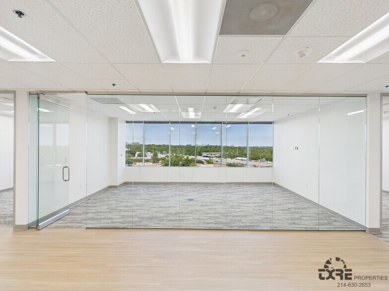 12720 Hillcrest Rd, Dallas, TX à louer - Photo de l’immeuble – Image 3 sur 11