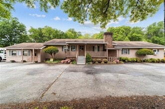 1501 Upland Dr, Greensboro, NC à vendre Photo de l’immeuble– Image 1 sur 34