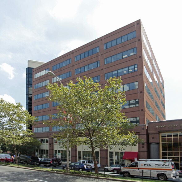 120 Albany St, New Brunswick, NJ à louer - Photo de l’immeuble – Image 2 sur 6