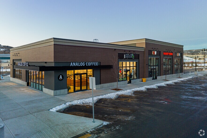 Greenwich Vw NW, Calgary, AB à louer - Photo de l’immeuble – Image 1 sur 5