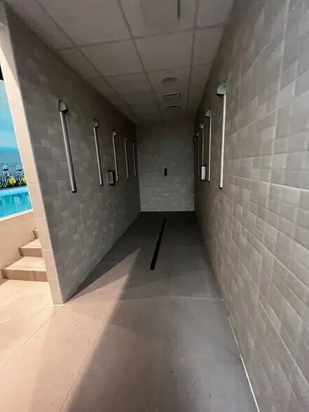 Local commercial dans Englos à louer - Photo de l’immeuble – Image 2 sur 6