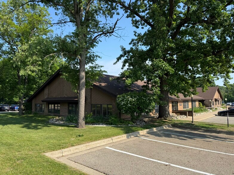 5090-5096 Lovers Ln, Kalamazoo, MI à vendre - Photo de l’immeuble – Image 1 sur 6