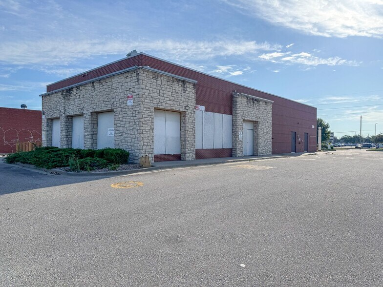 1050 N Broadway St, Wichita, KS à louer - Photo de l’immeuble – Image 1 sur 1