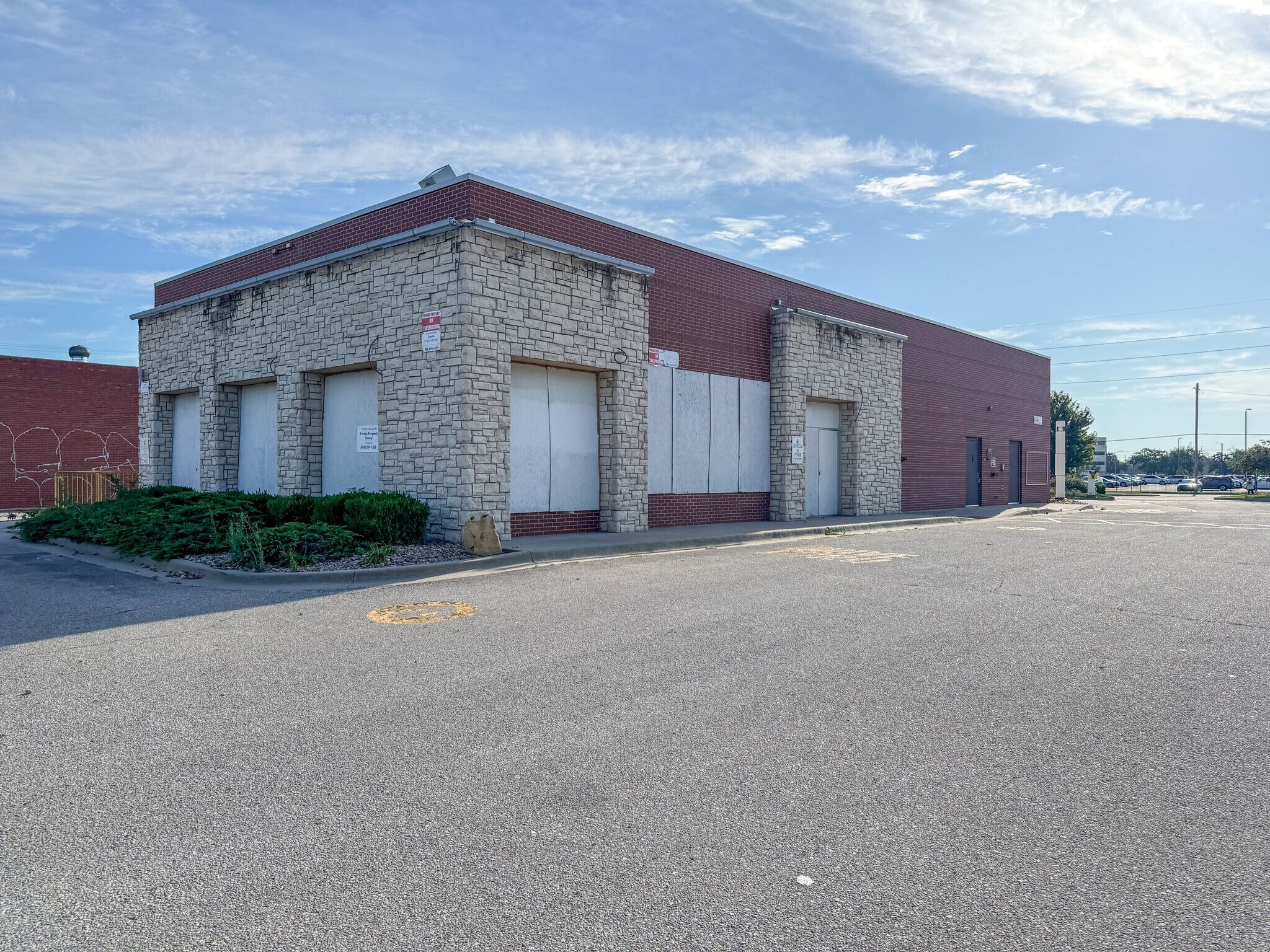 1050 N Broadway St, Wichita, KS à louer Photo de l’immeuble– Image 1 sur 2