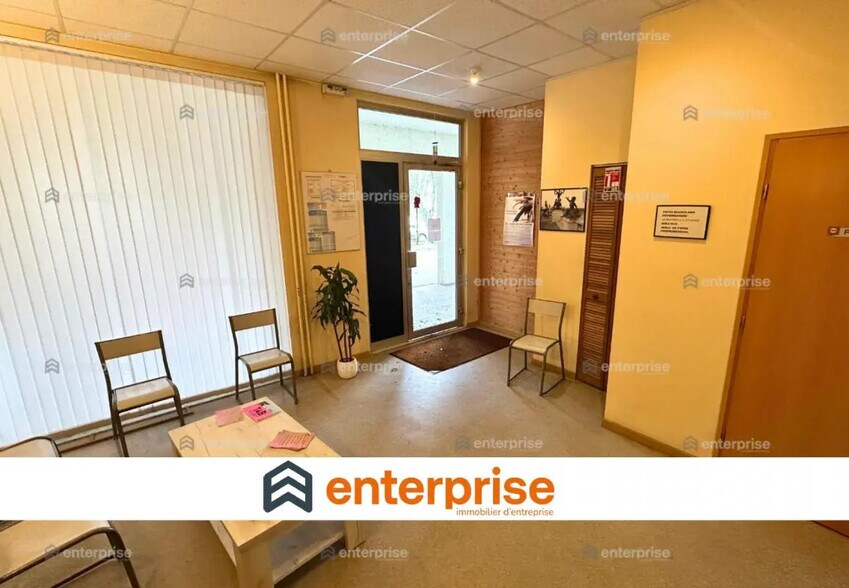 Local commercial dans Gouvieux à louer - Hall d’entrée – Image 1 sur 10