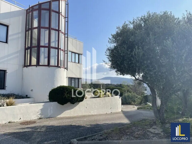 Bureau dans La Ciotat à vendre - Photo de l’immeuble – Image 2 sur 12
