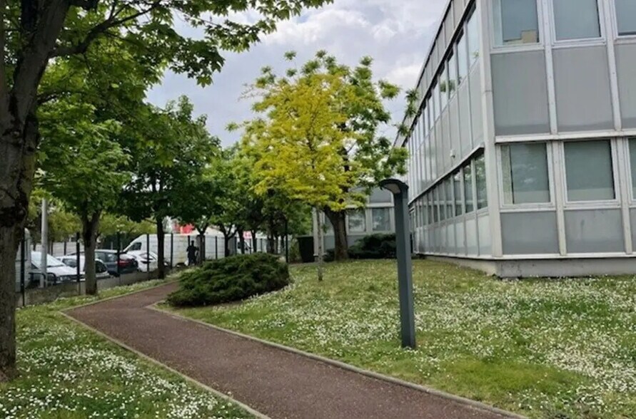 71-73 Rue Noël Pons, Nanterre à louer - Photo de l’immeuble – Image 3 sur 9