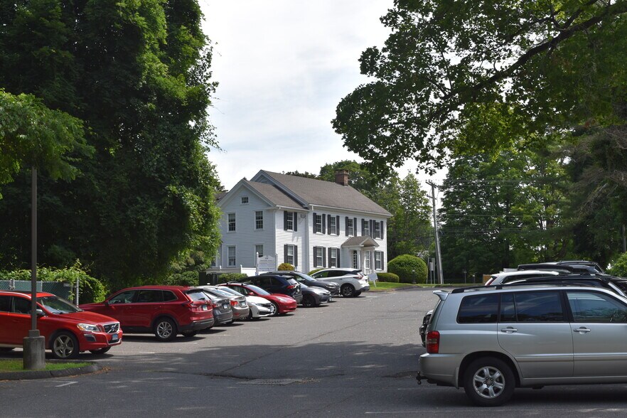 1216 Farmington Ave, West Hartford, CT à vendre - Photo de l’immeuble – Image 2 sur 8