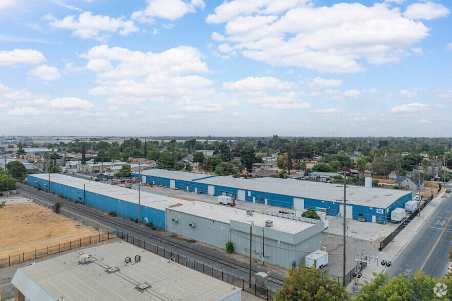 236 S Santa Cruz Ave, Modesto, CA à louer - Aérien – Image 2 sur 5