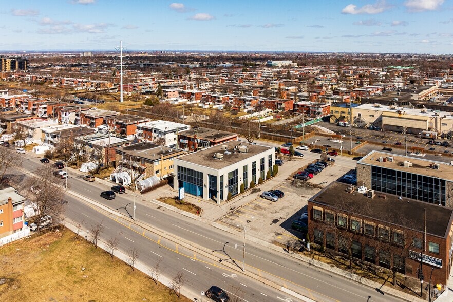8065 Boul Viau, Montréal, QC à louer - Aérien – Image 2 sur 2