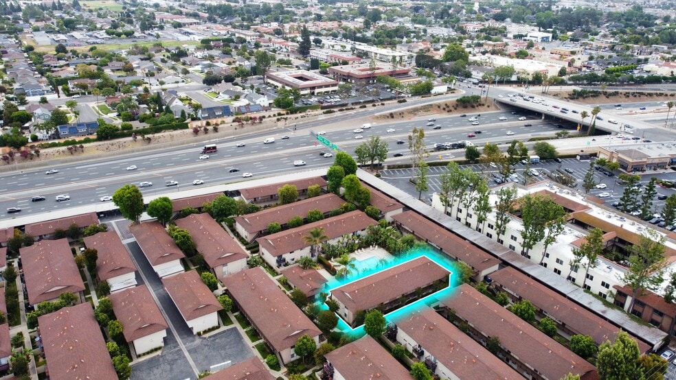 549 N Tustin Ave, Santa Ana, CA à vendre - Photo de l’immeuble – Image 3 sur 12