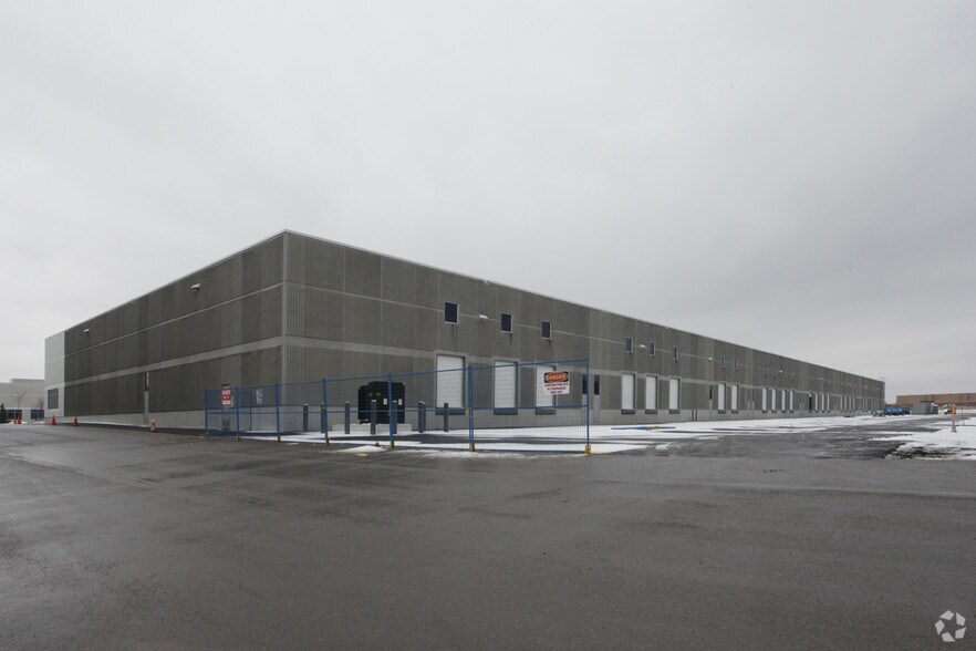 3755 Laird Rd, Mississauga, ON à louer - Photo de l’immeuble – Image 2 sur 6