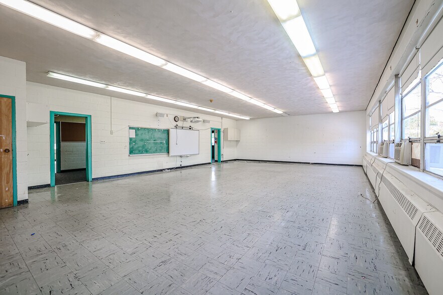 331 George St, West Chicago, IL à louer - Photo intérieure – Image 2 sur 12