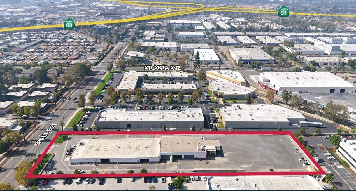 1391 Spruce St, Riverside, CA à louer Photo de l’immeuble– Image 1 sur 1