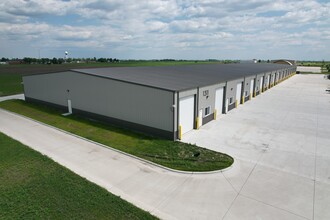 1311 NW Laurel St, Elkhart, IA à louer Photo de l’immeuble– Image 1 sur 4