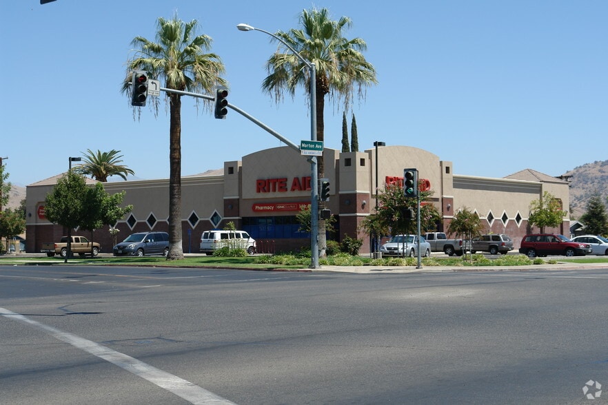 66 W Morton Ave, Porterville, CA à louer - Photo principale – Image 1 sur 14