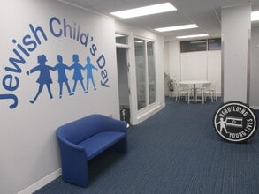 Arcadia Ave, Londres à louer Photo intérieure– Image 1 sur 2