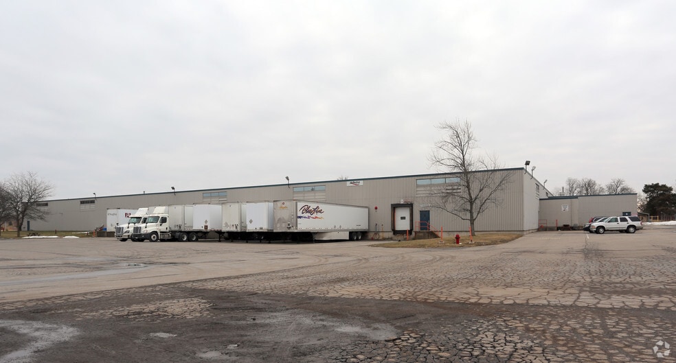 8699 Stanley Ave, Niagara Falls, ON à louer - Photo principale – Image 1 sur 11