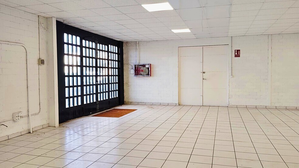 Camino Del Valle, 21, Arganda del Rey, Madrid à louer - Photo de l’immeuble – Image 2 sur 16