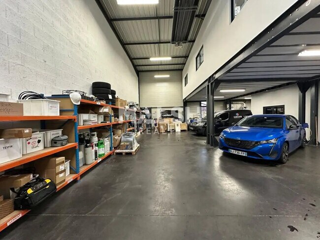 Plus de détails pour Local d’activités à vendre