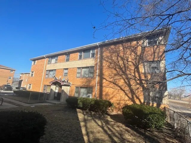 12934 Page Ct, Blue Island, IL à vendre - Photo de l’immeuble – Image 3 sur 10
