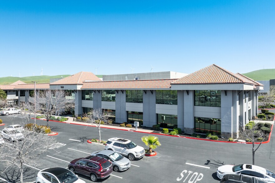 7633 Southfront Rd, Livermore, CA à louer - Photo de l’immeuble – Image 1 sur 7