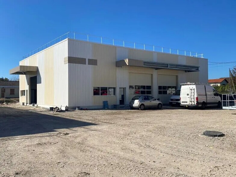 Local d’activités dans Blanquefort à louer - Photo de l’immeuble – Image 3 sur 6