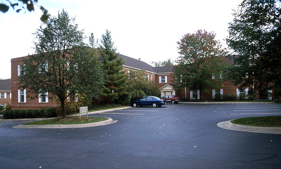 8227 Brecksville Rd, Brecksville, OH à louer - Photo de l’immeuble – Image 1 sur 5