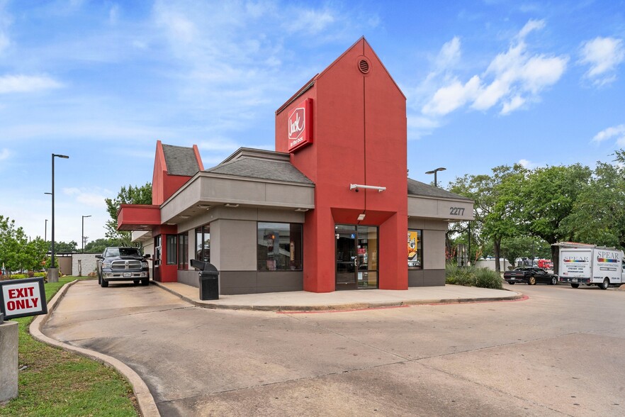 2277 W Sam Houston Pky N, Houston, TX à vendre - Photo de l’immeuble – Image 2 sur 8