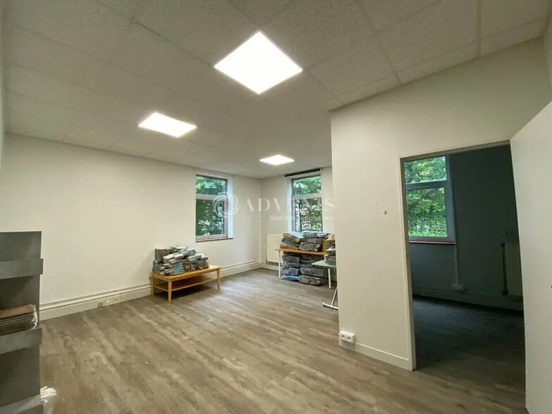 Local d’activités dans Voisins-le-Bretonneux à louer - Photo intérieure – Image 3 sur 4