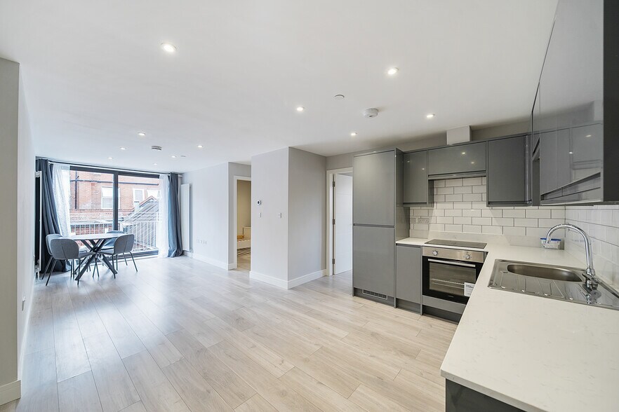 Queens Pl, Ascot à vendre - Photo intérieure – Image 2 sur 8