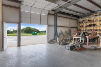 21891 Highway 80, Wills Point, TX à louer Photo de l’immeuble– Image 2 sur 6