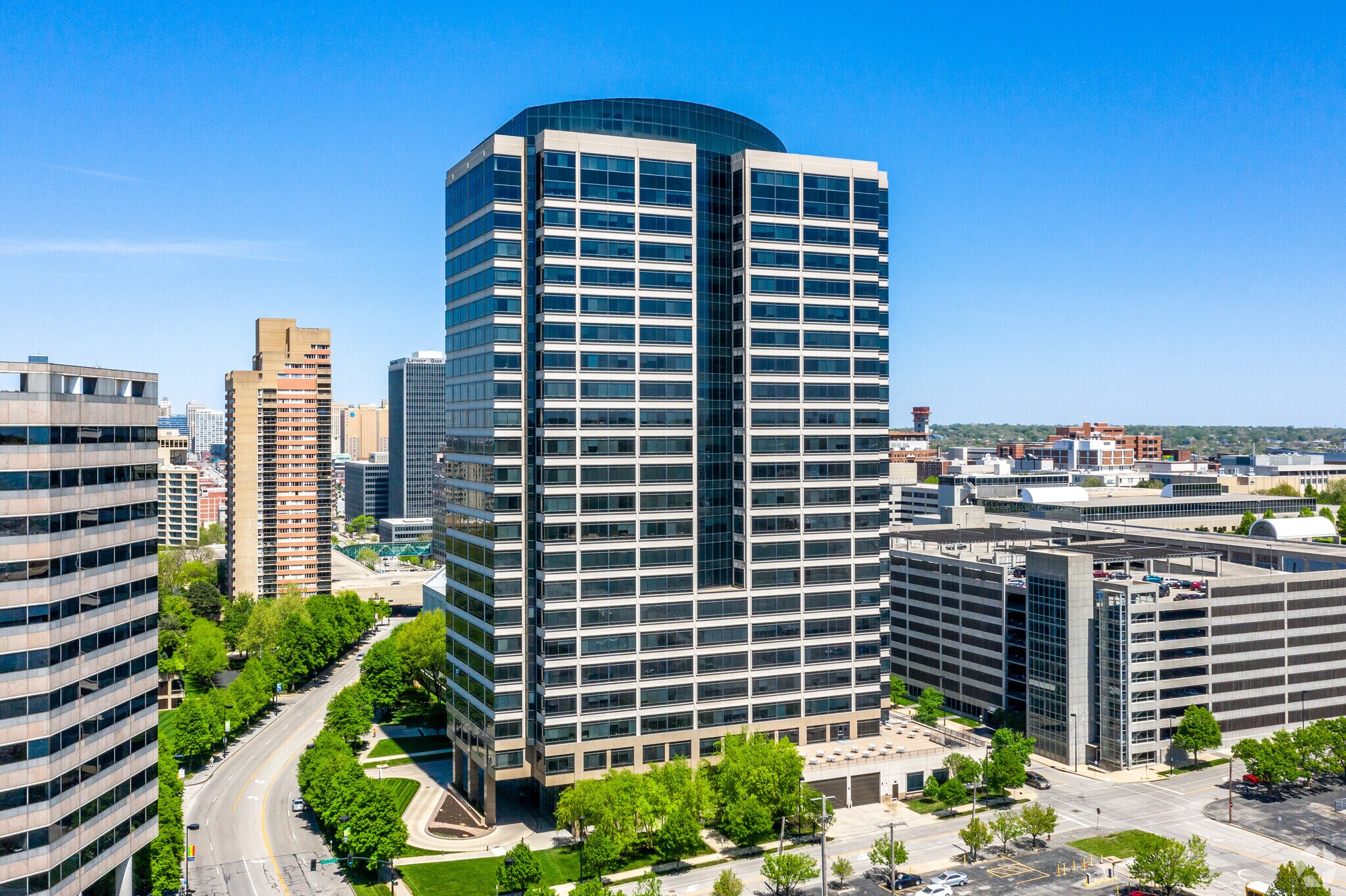2555 Grand Blvd, Kansas City, MO à louer Photo de l’immeuble– Image 1 sur 7