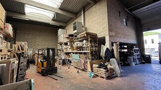 Plus de détails pour Local d'activités à louer