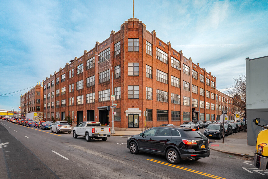 236-276 Greenpoint Ave, Brooklyn, NY à louer - Photo de l’immeuble – Image 3 sur 11