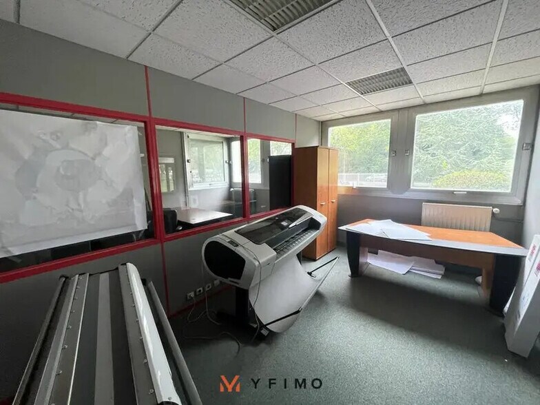 Bureau dans Juziers à louer - Photo de l’immeuble – Image 3 sur 5