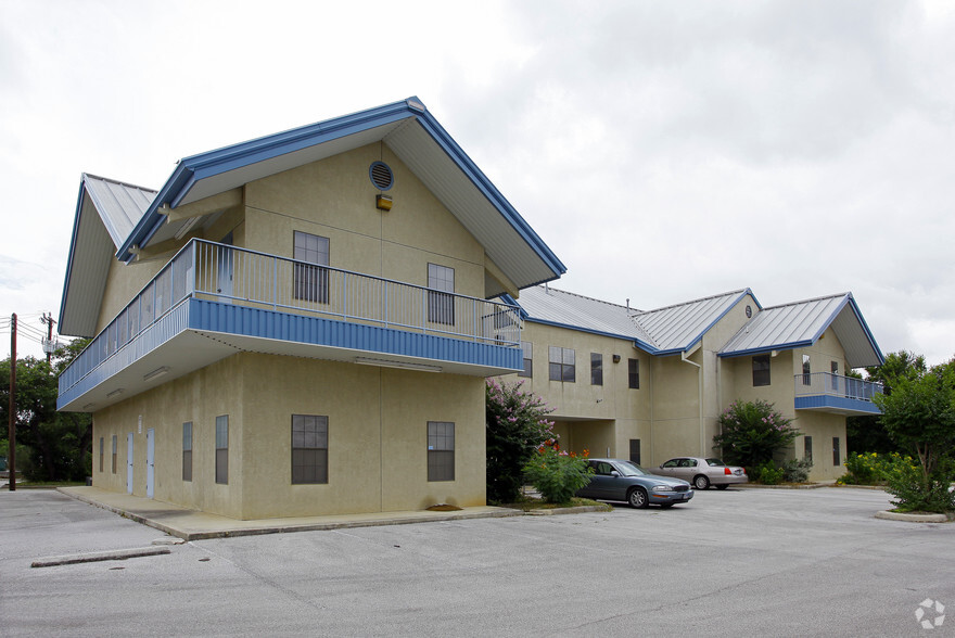 1870 W Bitters Rd, San Antonio, TX à louer - Photo de l’immeuble – Image 1 sur 4