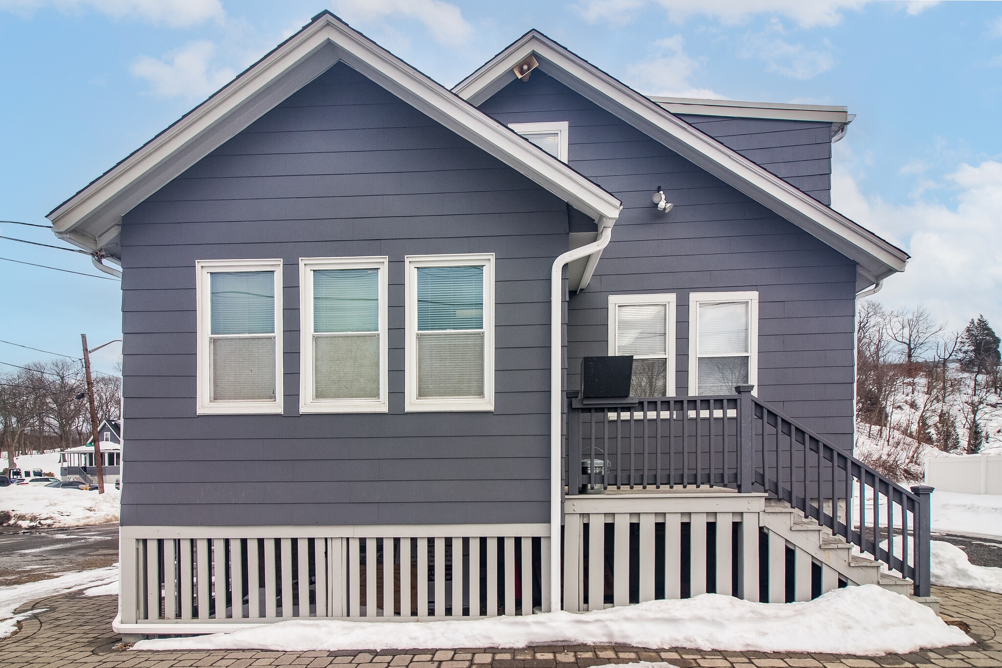 17 Lark Ave, Saugus, MA à louer Photo principale– Image 1 sur 12