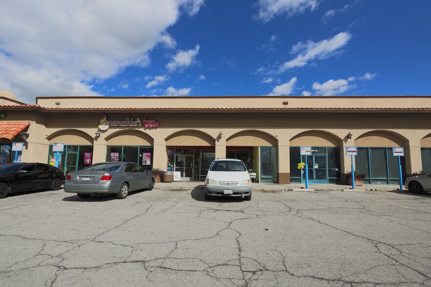 1201 Truman St, San Fernando, CA à louer - Photo de l’immeuble – Image 2 sur 58